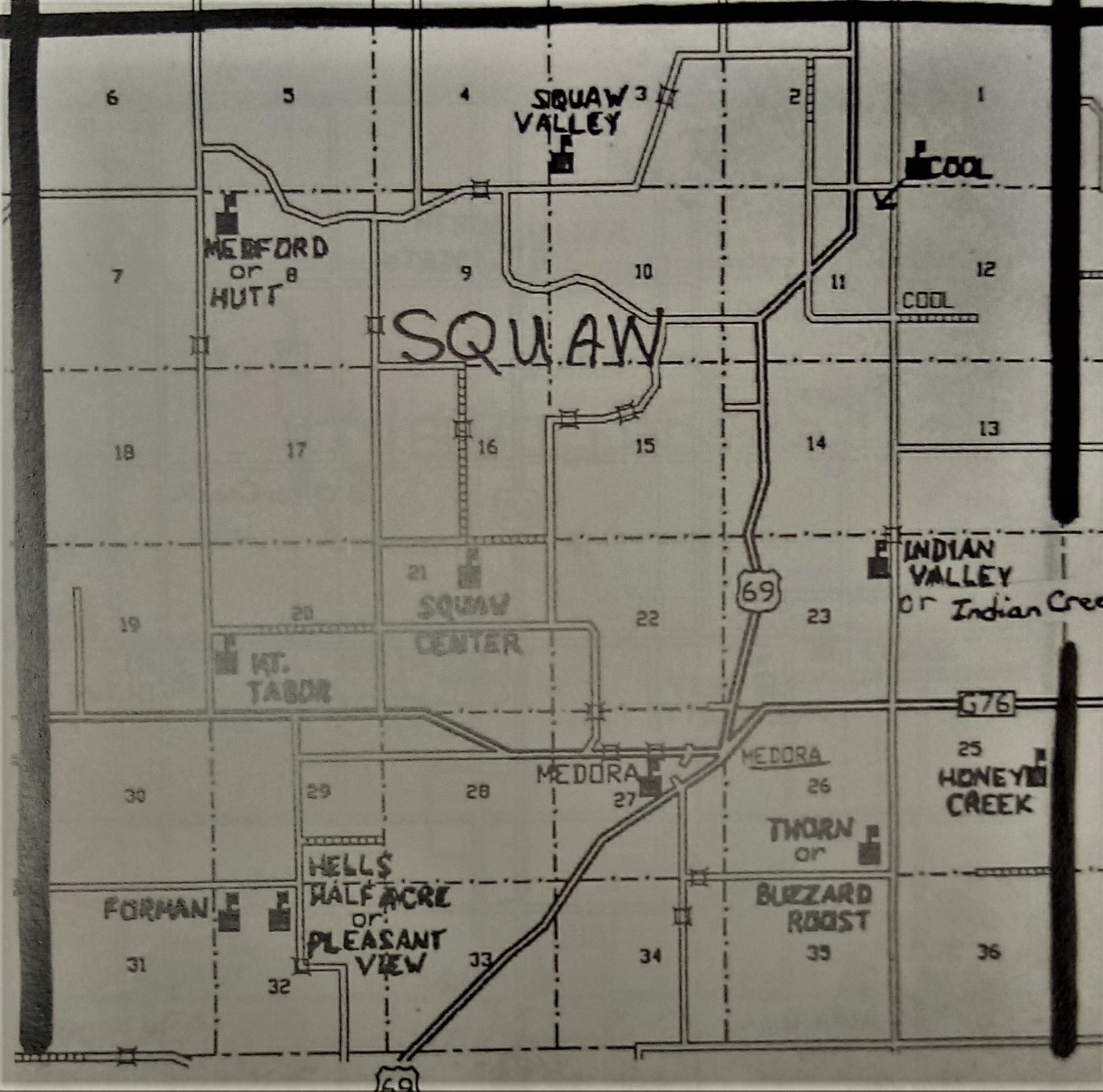 Map of schools found in Squaw Creek Township